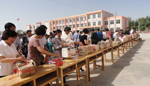 中化集团等单位向当地师生捐赠图书